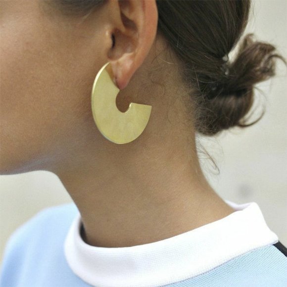 Minimalist Circle Geometric Hoop Earrings - Picture 2 of 5